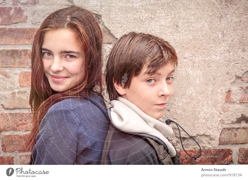Portrait of two siblings, back to back Lifestyle Winter Human being Masculine Feminine Brother Sister Youth (Young adults) 2 13 - 18 years Child Wall (barrier)