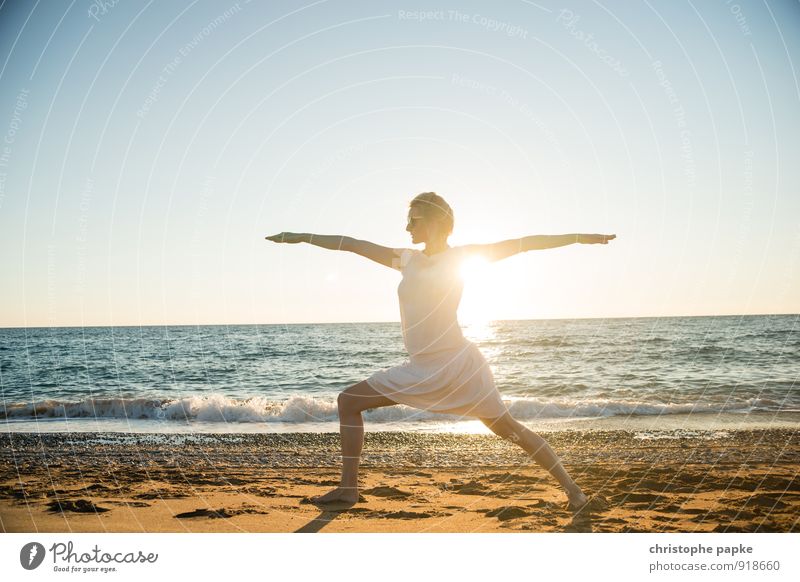 Sun salutation V Life Harmonious Well-being Contentment Relaxation Meditation Leisure and hobbies Vacation & Travel Summer Summer vacation Beach Ocean Sports