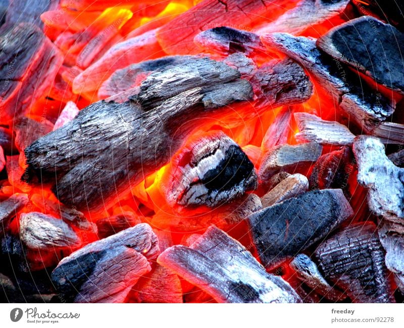 ::: The glow, it's good ::: Barbecue (event) Embers Hot Charcoal Burn Glow Smoke Red Carbon dioxide Ignite Melt Lava Warmth Wood embers Fireplace Physics Cozy