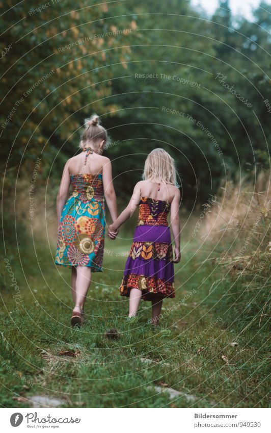 Let's explore a thousand imaginary worlds. Feminine Child Girl Brothers and sisters Family & Relations Friendship Infancy 2 Human being 3 - 8 years 8 - 13 years