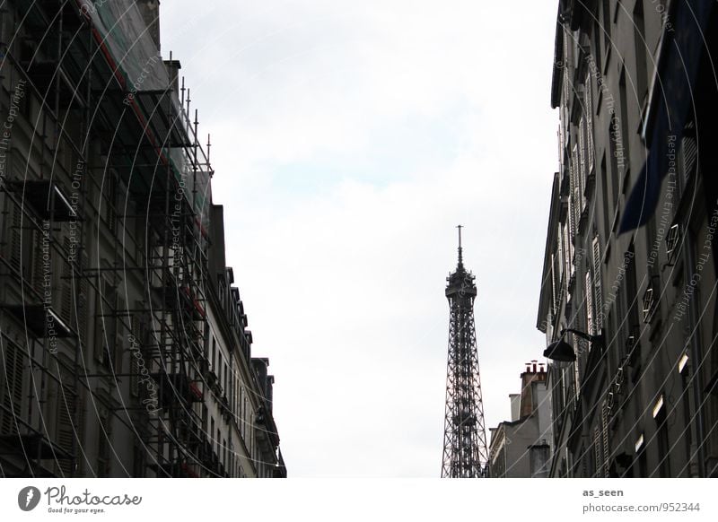 In the streets of Paris Tourism Sightseeing City trip Architecture Town Capital city Downtown Old town House (Residential Structure) Manmade structures Tower