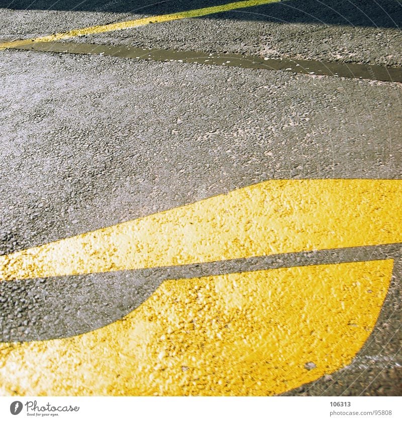 aimless Aimless Yellow Direction Asphalt Round Driving Urban traffic regulations Triangle Geometry Traffic lane Line Curved Signage Public service