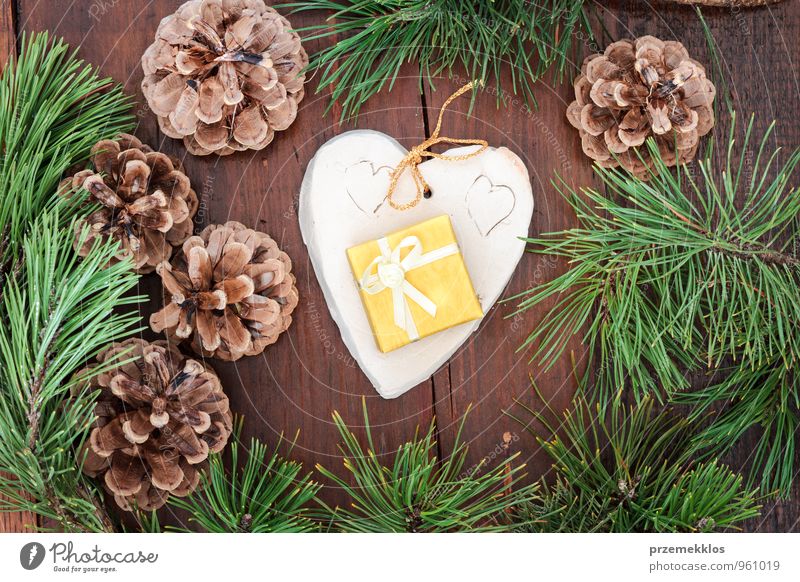 Christmas gift Lifestyle Handicraft Decoration Wood Ornament Heart Angel Authentic Uniqueness Natural Brown Green Tradition December Gift Home-made Horizontal