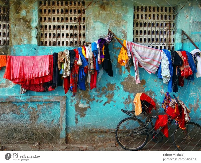 Drive In Washing Day Exhibition Sculpture Cycling Street Bicycle Multicoloured Laundry Clothesline Clothing Cotheshorse Dry Hang Wall (barrier) Wall (building)