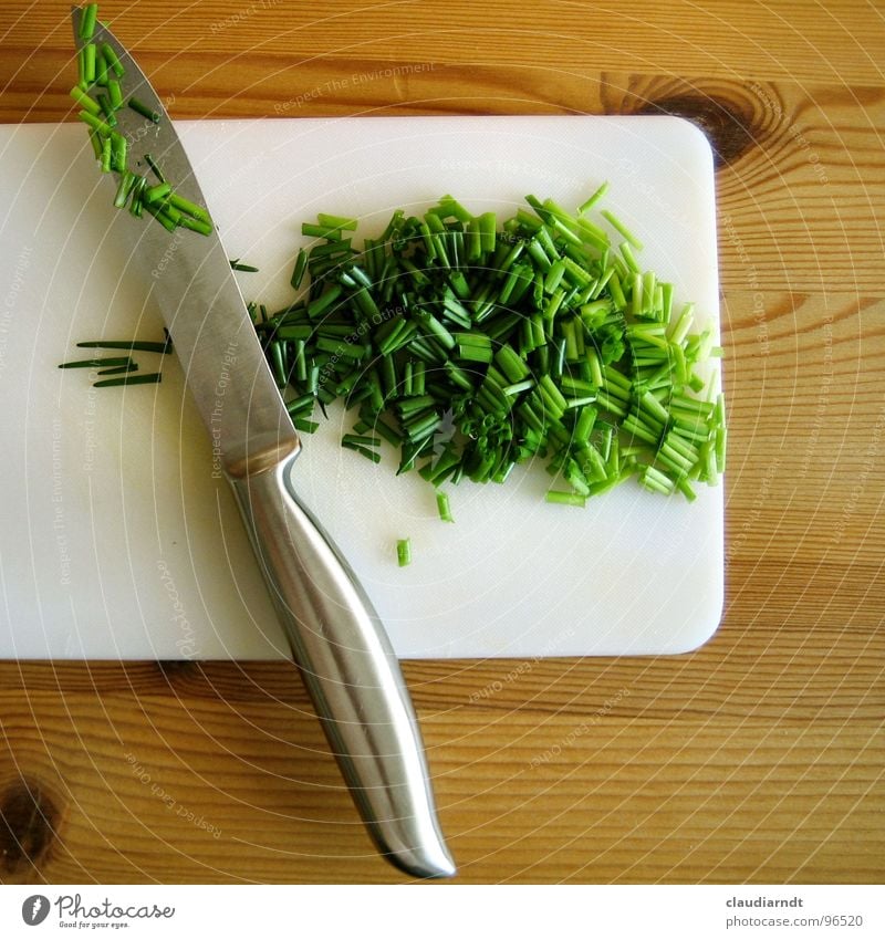 chives Chives Chopping board Herbs and spices Table Meal Nutrition Refine Cut Smoothness Green Fresh Healthy Vitamin Dinner Food Foliage plant Wood Geometry