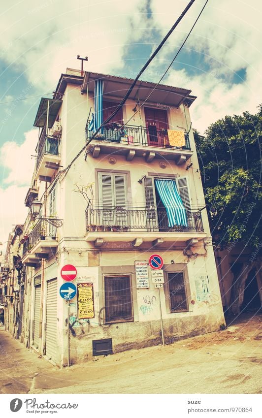 The best thing in life is free. Style Vacation & Travel City trip House (Residential Structure) Town Capital city Old town Building Architecture Facade Balcony