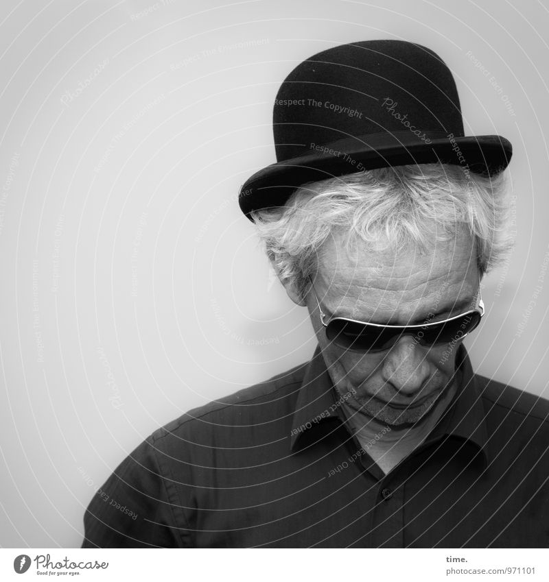 . Masculine Man Adults 1 Human being Shirt Sunglasses Top hat Gray-haired Short-haired Observe Think Listen to music Looking Wait Idea Inspiration Concentrate