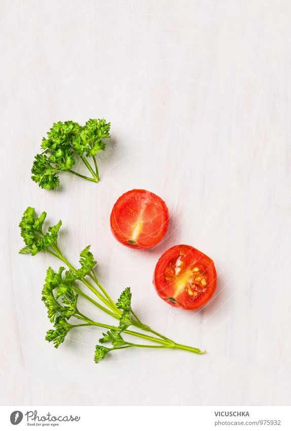 Easy to eat : parsley and tomatoes. Food Vegetable Lettuce Salad Herbs and spices Nutrition Organic produce Vegetarian diet Diet Lifestyle Style Design