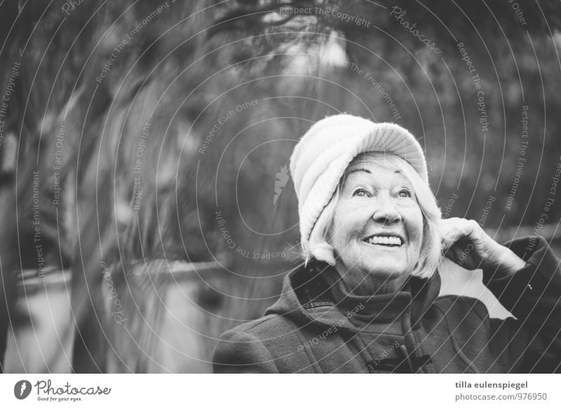 Grandma's happy. Feminine Grandmother Senior citizen Life 1 Human being 60 years and older Coat Hat Cap White-haired Smiling Laughter Wait Old Friendliness