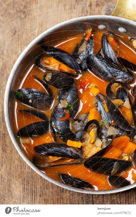 seashells Food Seafood Pot Cheap Good Mussel Mussel shell Food photograph Eating Cooking Tomato sauce Wooden board Rustic Deserted Carrot Sauce Copper