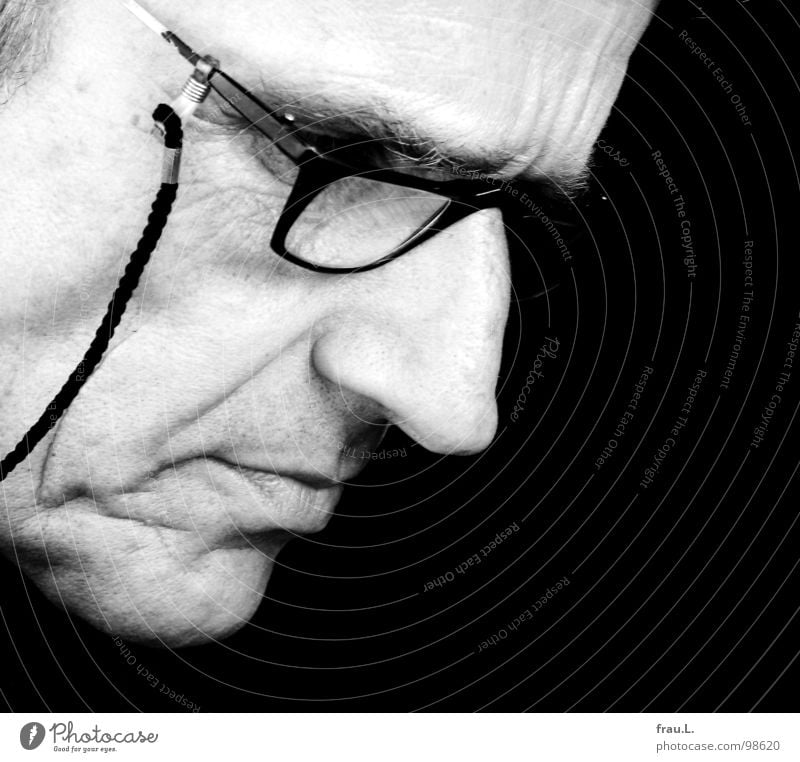 reading glasses Man Eyeglasses String Reading Silhouette Reading glasses 50 plus Concentrate Earnest Demanding Magazine Wrinkles Profile Face tax assessment