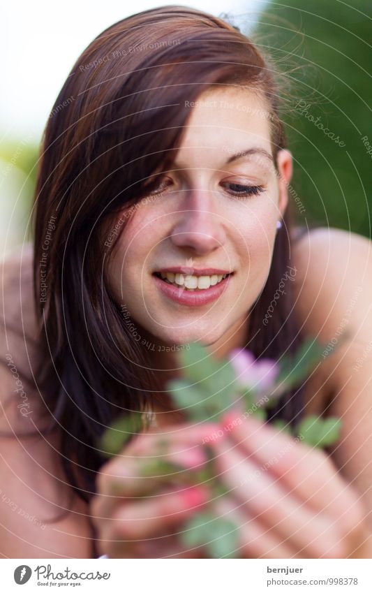 flower girl Lifestyle Happy Well-being Contentment Human being Feminine Young woman Youth (Young adults) Head Face 1 18 - 30 years Adults Brunette Part To enjoy