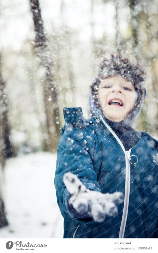 Snow fun II Playing Trip Freedom Winter Winter vacation Human being Masculine Child Toddler Family & Relations Infancy 3 - 8 years Beautiful weather Snowfall